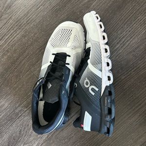 ON tennis shoes men’s size 10.5